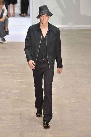 Louis Vuitton / - 2009